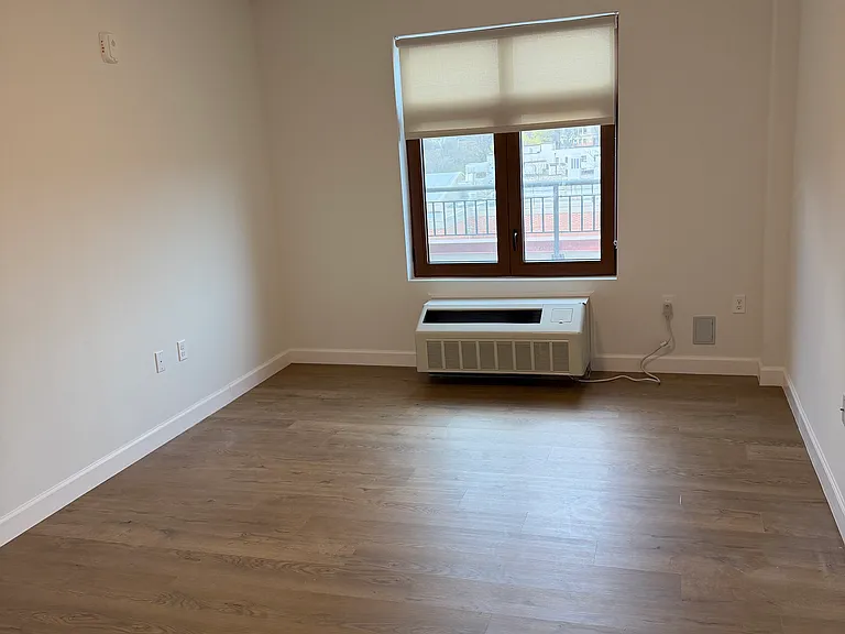 224 Gramatan Ave #8E — Photo 10