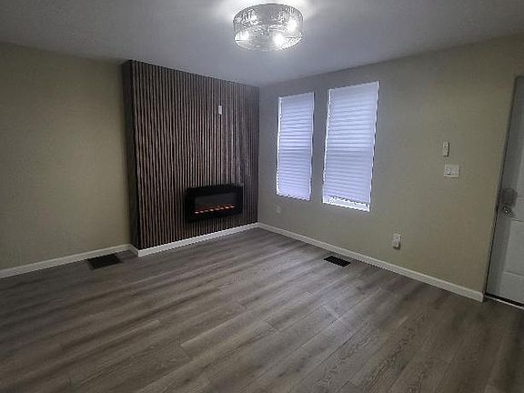 4th image of 40 E Ashmead St