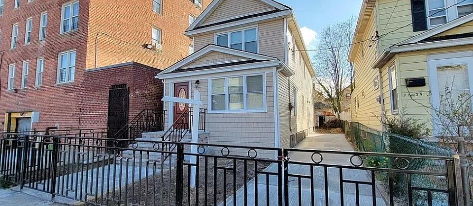 1st image of 9435 224th St