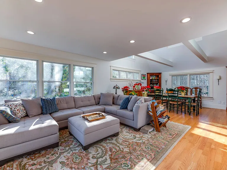 22 Wolf Swamp Ln — Photo 4