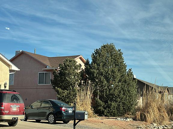 3rd image of 833 S Palomar Dr