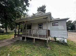 313 SW 13th St, Topeka, KS 66612