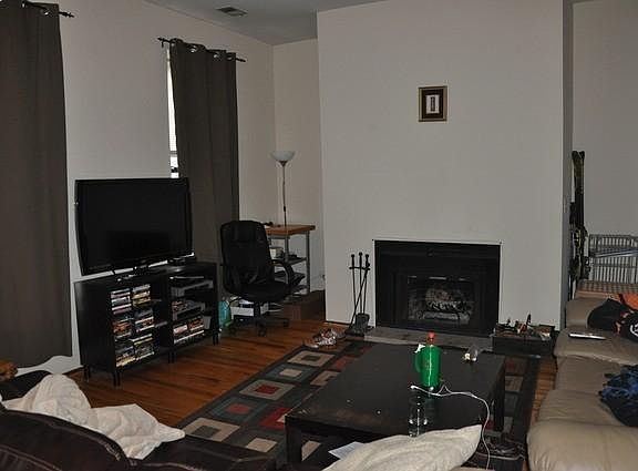 3rd image of 3055 N Sheffield Ave #421