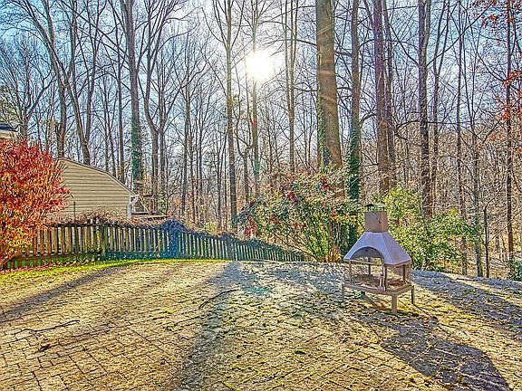 4th image of 5206 Pommeroy Dr