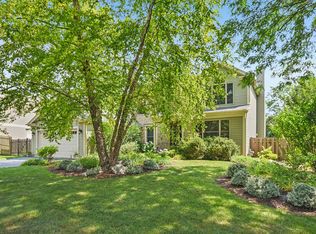 761 Mayfair Ln, Algonquin, IL 60102