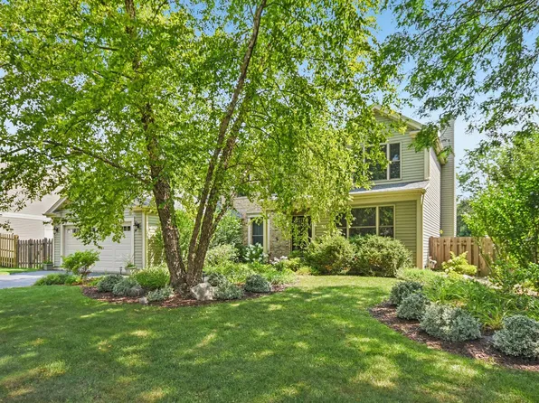 761 Mayfair Ln, Algonquin, IL 60102