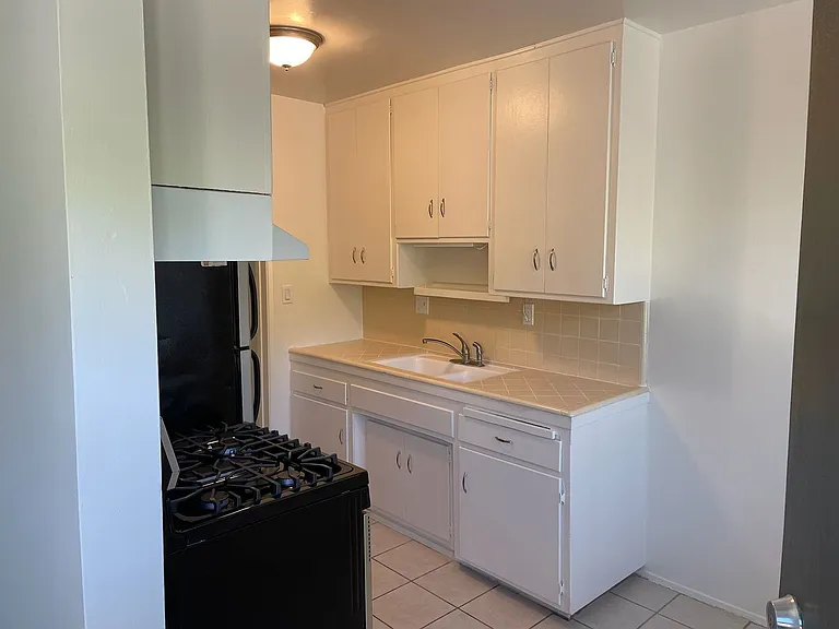 2902-2904 E Mariquita St — Photo 5