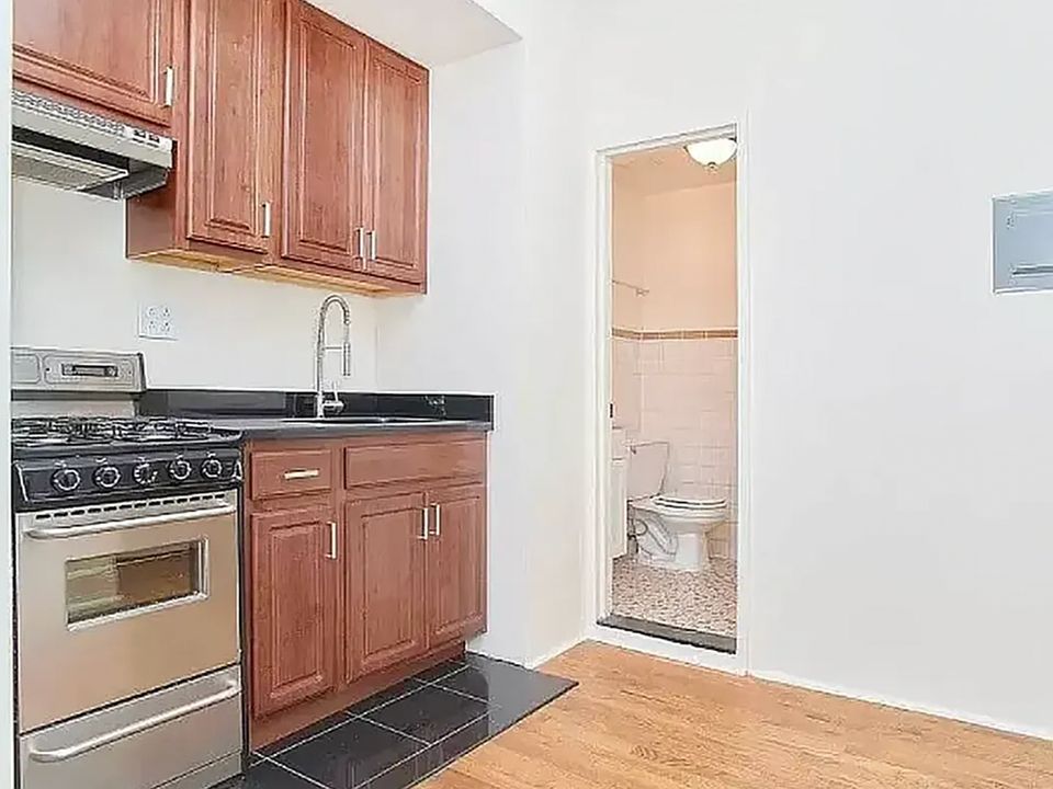 2nd image of 321 W 80th St APT 10A