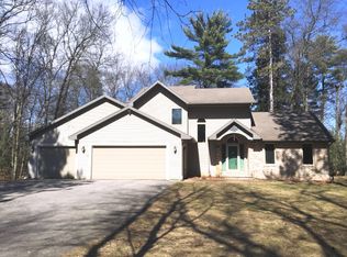 N2088 Bonnie Ln, Marinette, WI 54143