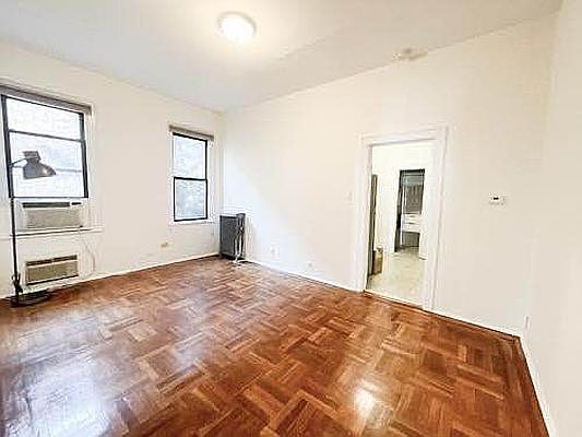 4th image of 304 Eckford St #1
