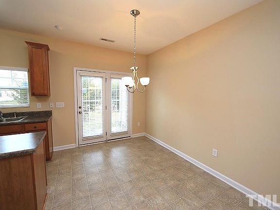 5th image of 1304 Cozart St Unit 422