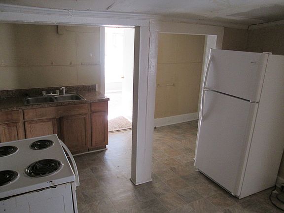 3rd image of 1727 Hicks St