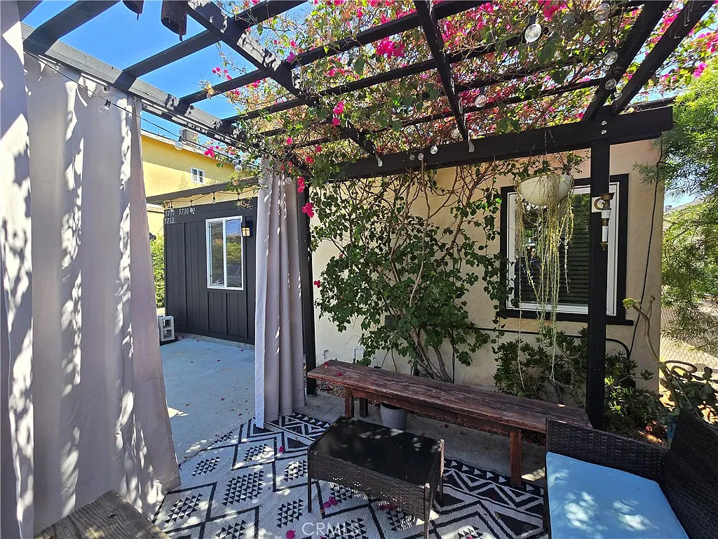1 bed, 560 sqft, $2,250 — Photo 1