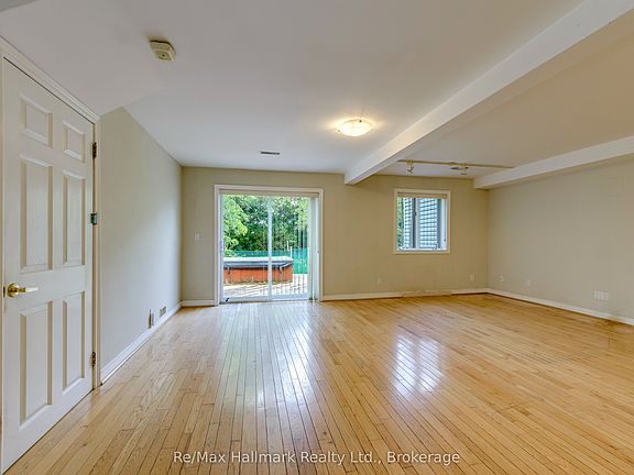 5th image of 235 Tweedsdale Cres