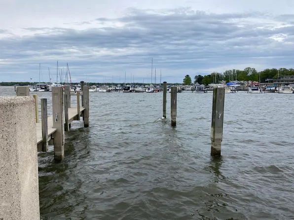 1800 Ottawa Beach Rd #D-140, Holland, MI 49424