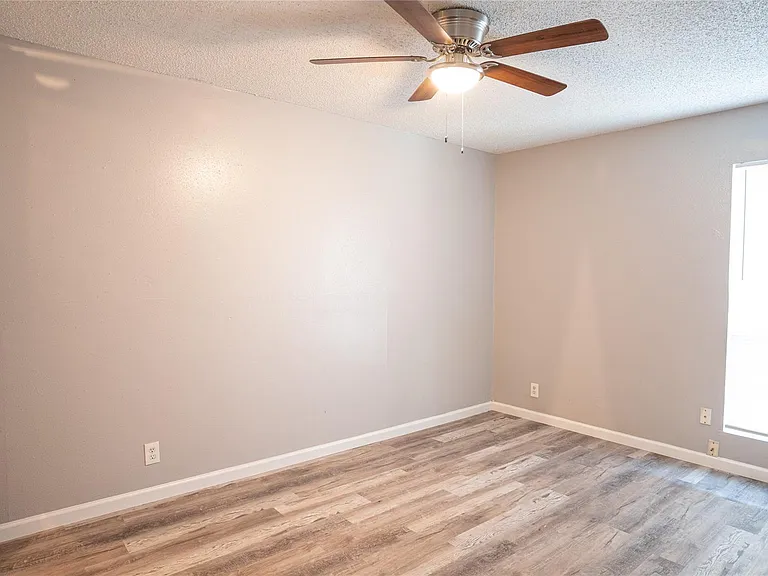 3003 Parker Ln #D — Photo 12