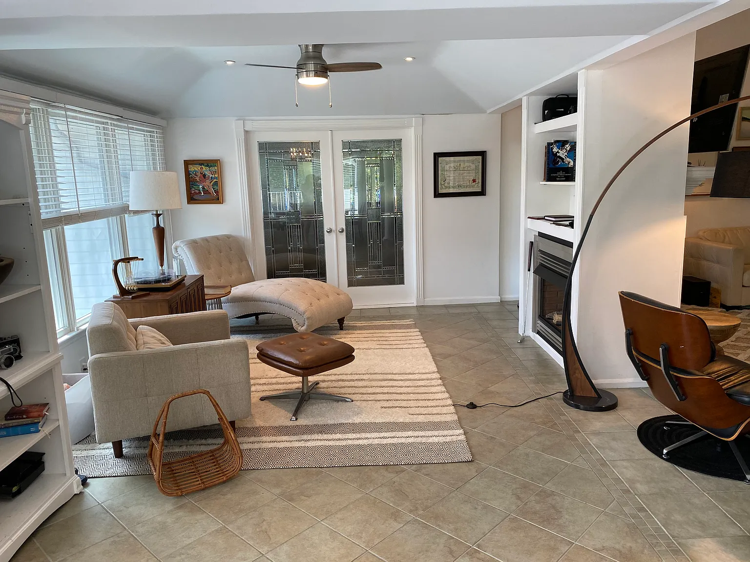 4 bed, 2.5 bath, 2366 sqft, $3,400 — Photo 4