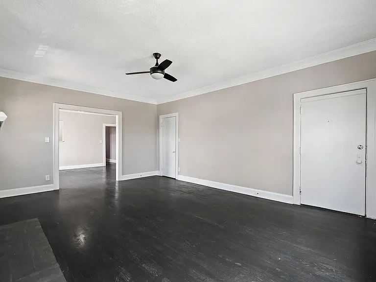 Maycourt Apartments — Photo 24