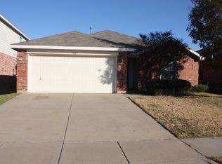 404 Pineview Ln, Fort Worth, TX 76140