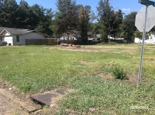 712 E Walker St, Greenville, MS 38701