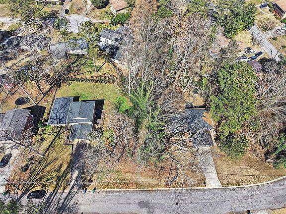 2nd image of 3498 Crown Point Pl