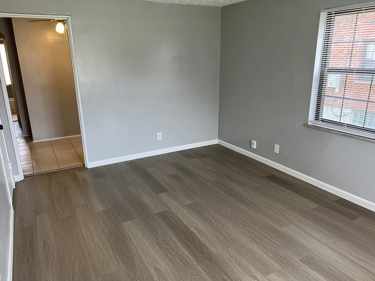 Building Photo - 539 Telford Ave #D
