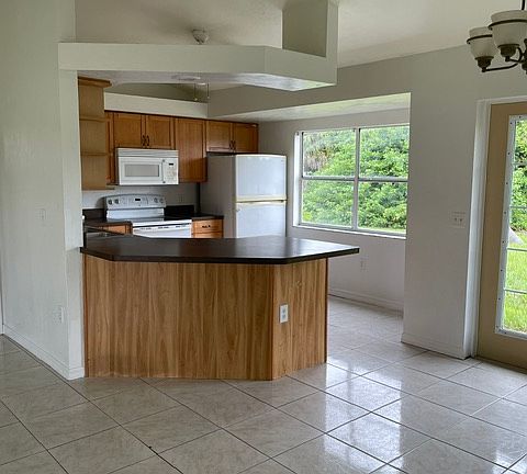 4th image of 33 Kenly St