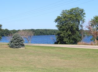 31 Lakeview Dr, Weldon, IL 61882