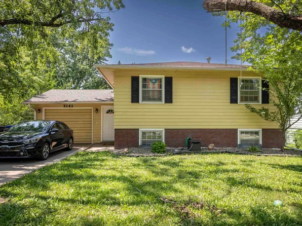 3141 SW Crest Dr, Topeka, KS 66614