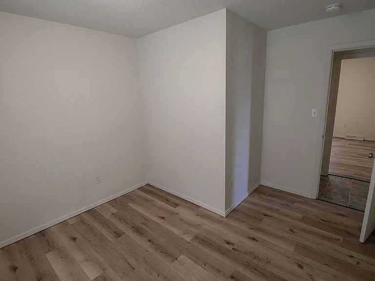 1007 W Ash St — Photo 17