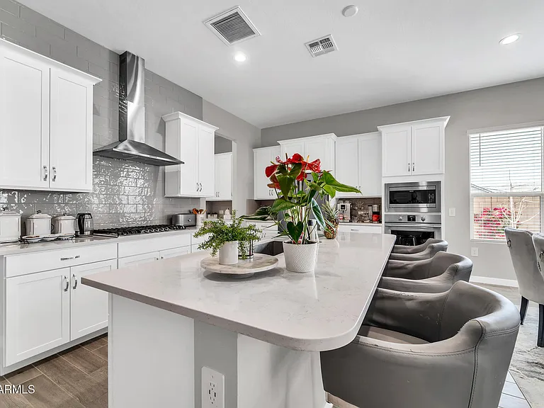 10518 W Albert Ln — Photo 6