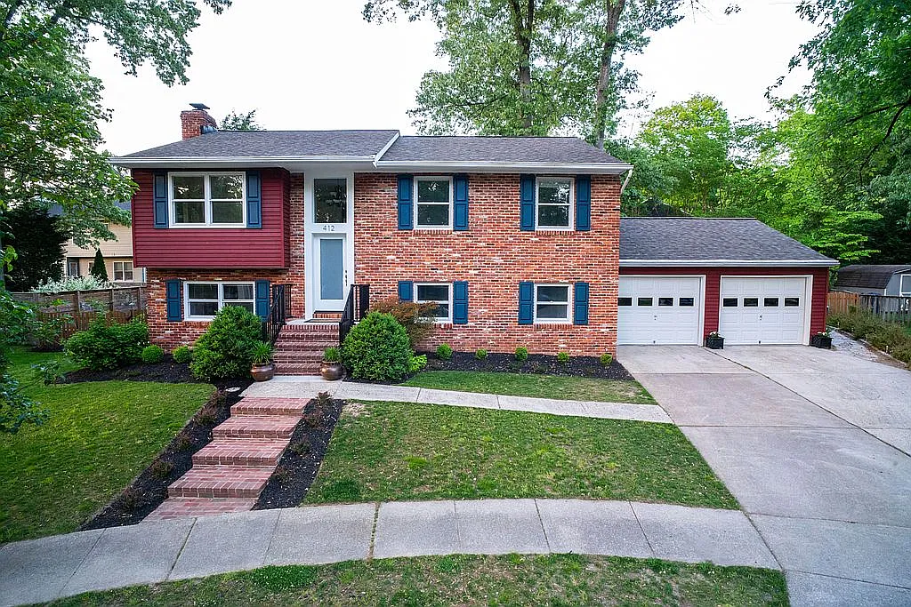 412 Hucknall Ct photo 1