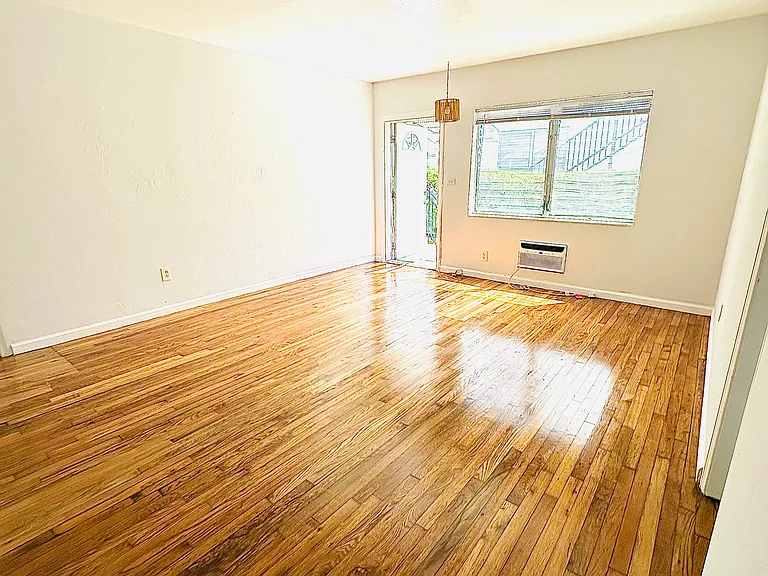 821 W 39th St #6 — Photo 7
