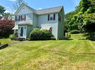 33 Elizabeth St, White Mills, PA 18428