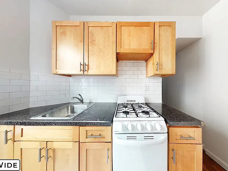 411 E 70th St #3B — Photo 4