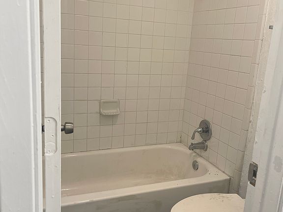 5th image of 408 E Denton Dr