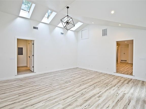 4th image of 1418 E Shadowridge Dr
