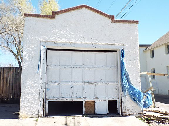 3rd image of 1102 E 8th St