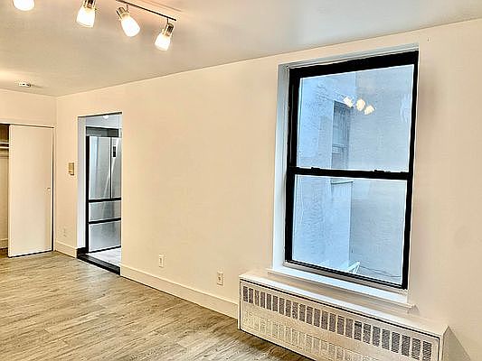 5th image of 724 De Kalb Ave #2
