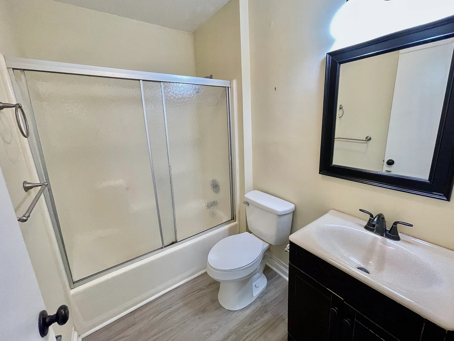 2 bed, 1.5 bath, 1100 sqft, $1,350 — Photo 4