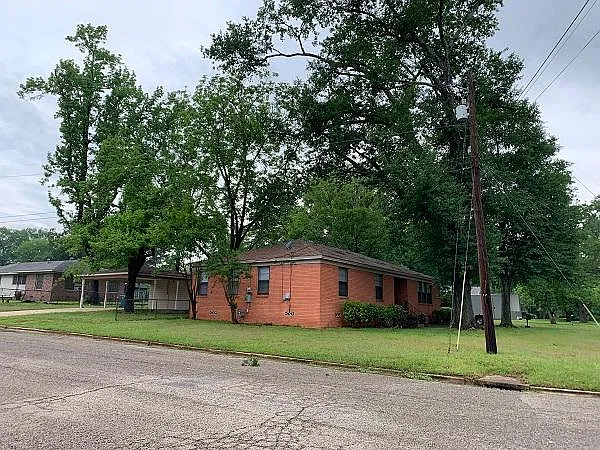 4 bed, 2.5 bath, 2285 sqft, $1,650 — Photo 4