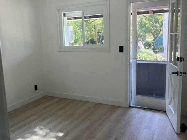 301 Pleasant St — Photo 9