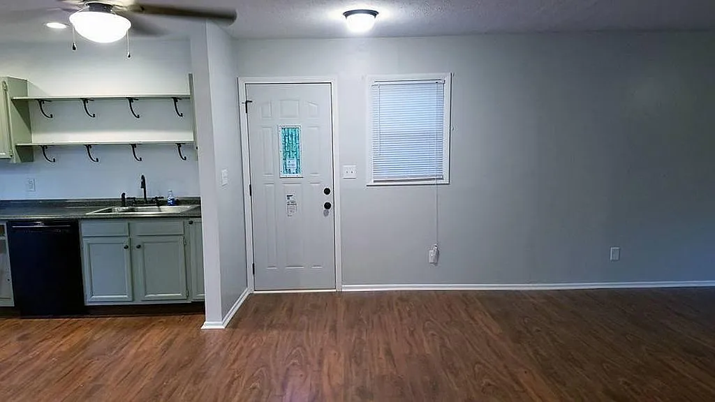 6409 Deming Lane - 1 — Photo 3