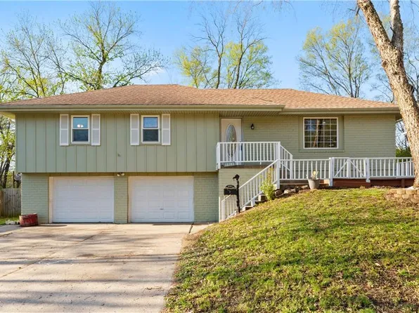 18103 E Cheyenne Dr, Independence, MO 64056