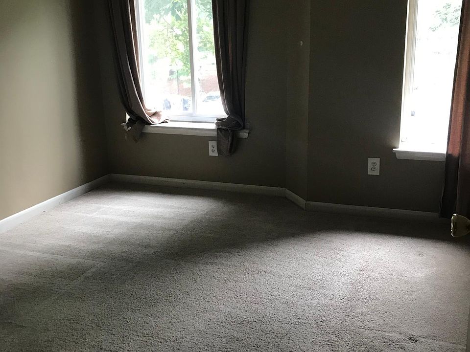 Second bedroom with curtains