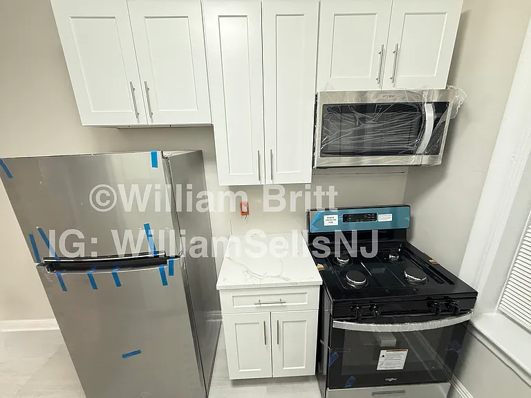 125-127 Corbin Ave #402 — Photo 3