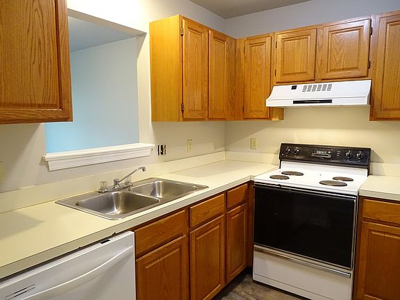 4th image of 128 Hilldale Dr APT K