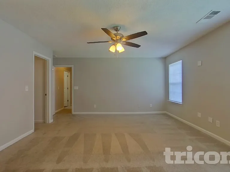 693 Grandview Cir — Photo 7