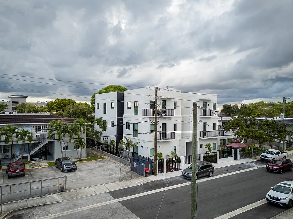 530 SW 11th Ave #202