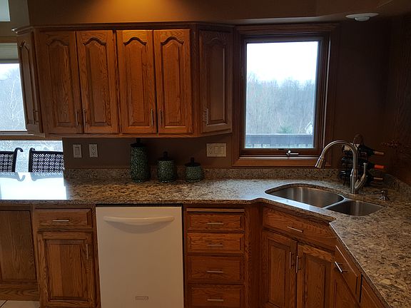 Kitchen w/granite